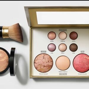 Makeup Palette with Blush and Highlighter